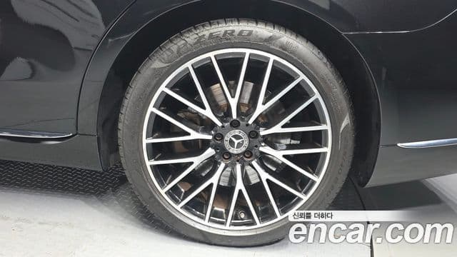 Mercedes-Benz S-Class 2023 — Photo 32/33