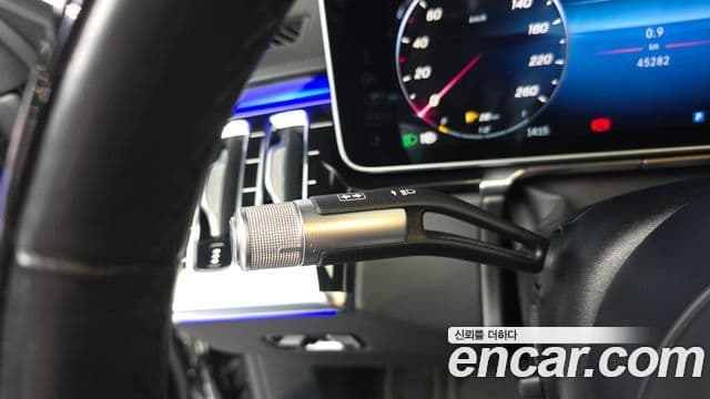 Mercedes-Benz S-Class 2023 — Photo 31/33