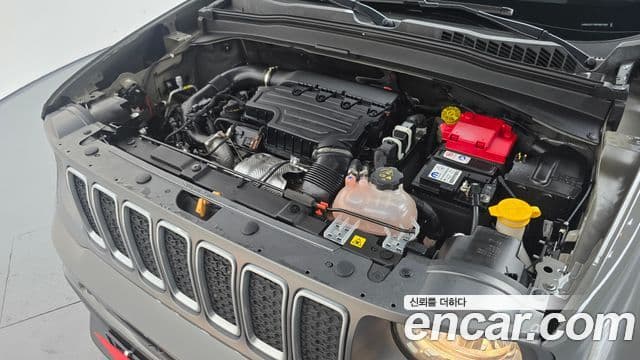 Jeep Renegade 2022 — ფოტო 15/32