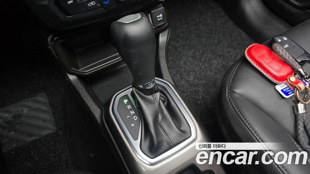 Jeep Renegade 2022 — ფოტო 9/32