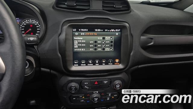 Jeep Renegade 2022 — ფოტო 32/32