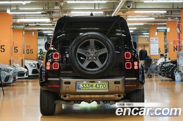 Land Rover Defender 2024 — Photo 13/19