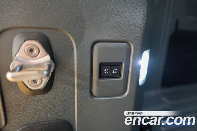Land Rover Defender 2024 — Photo 15/19