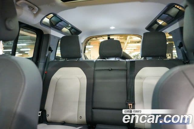 Land Rover Defender 2024 — Photo 10/19