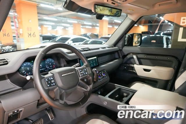 Land Rover Defender 2024 — Photo 8/19