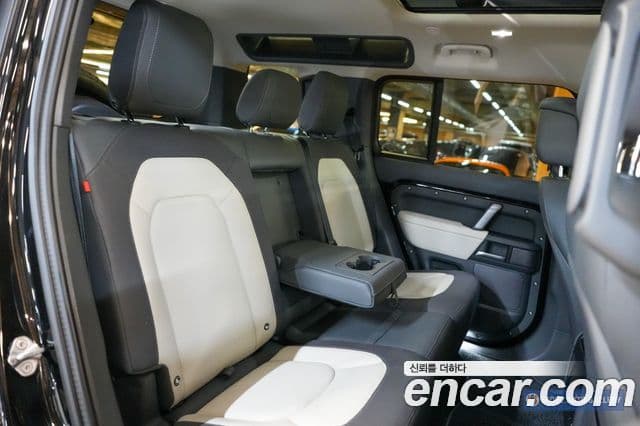 Land Rover Defender 2024 — Photo 12/19