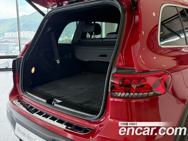 Mercedes-Benz EQB 2024 — ფოტო 13/20