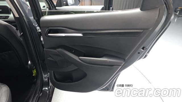 Kia Seltos 2023 — ფოტო 27/30