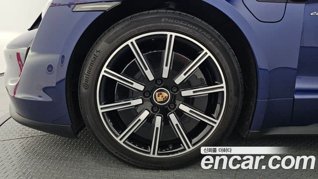 Porsche Taycan 2021 — ფოტო 15/20