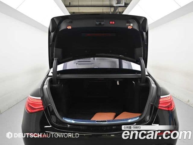 Mercedes-Benz S-Class 2023 — Photo 17/20
