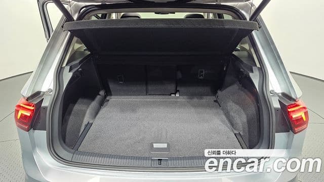 Volkswagen Tiguan 2021 — Şəkil 29/35