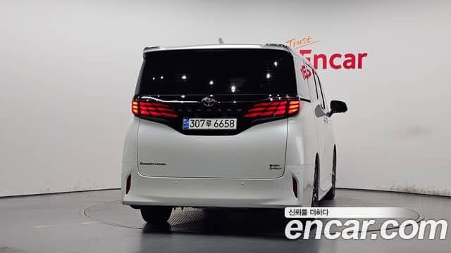 Toyota Alphard, 2024