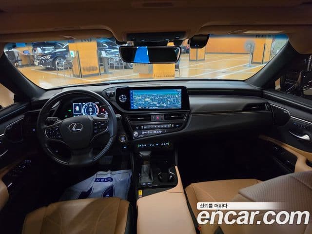 Lexus ES300h 2025 — Photo 7/18
