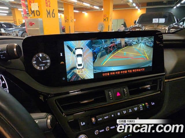 Lexus ES300h 2025 — Photo 10/18