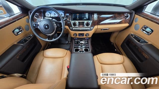 Rolls-Royce Ghost 2018 — ფოტო 4/20