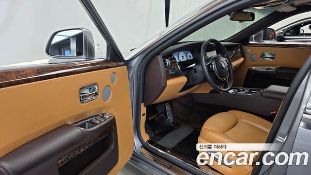 Rolls-Royce Ghost 2018 — ფოტო 5/20