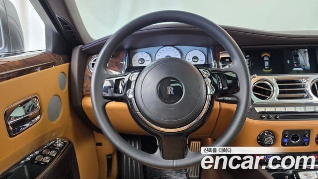 Rolls-Royce Ghost 2018 — ფოტო 7/20