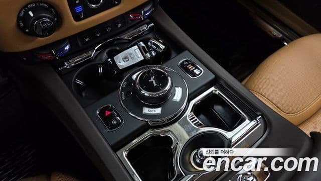 Rolls-Royce Ghost 2018 — ფოტო 13/20