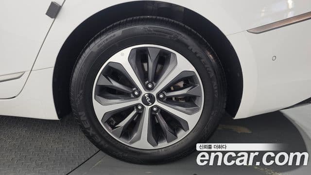 Kia K8 2023 — Photo 33/37