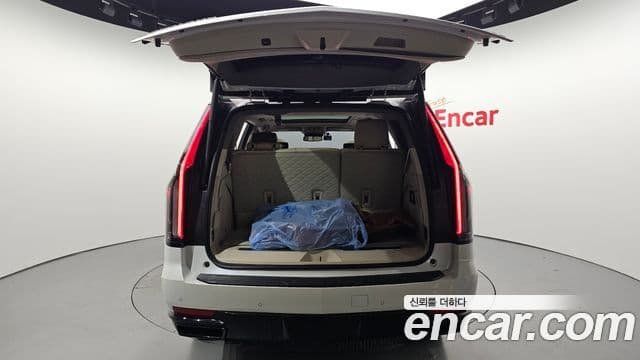 Cadillac Escalade 2021 — Şəkil 16/46