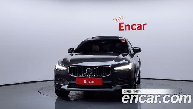 Volvo V90 Cross Country 2023 — Фото 2/20