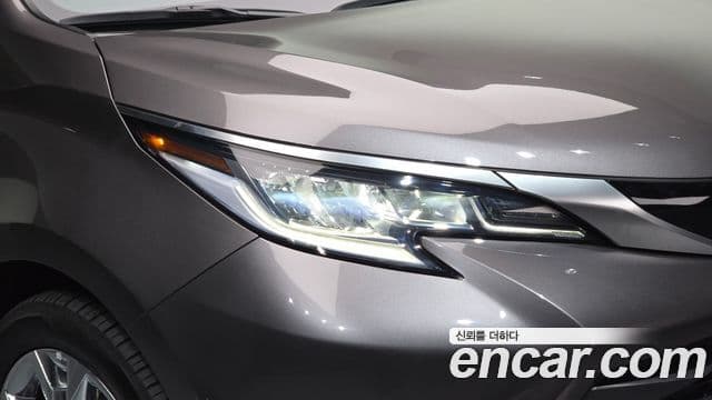 Toyota Sienna 2022 — Şəkil 23/36