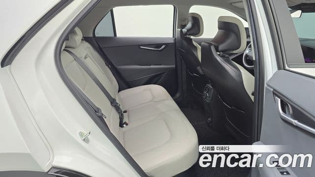 Kia Niro 2025 — Фото 18/20