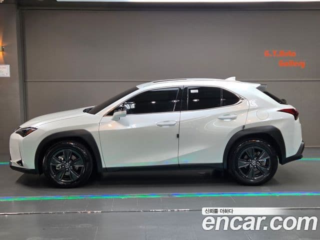 Lexus UX300h 2025 — Фото 2/20