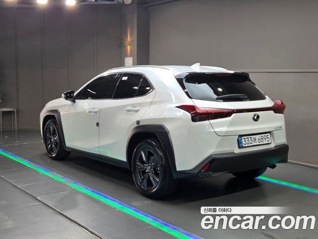 Lexus UX300h 2025 — Фото 3/20