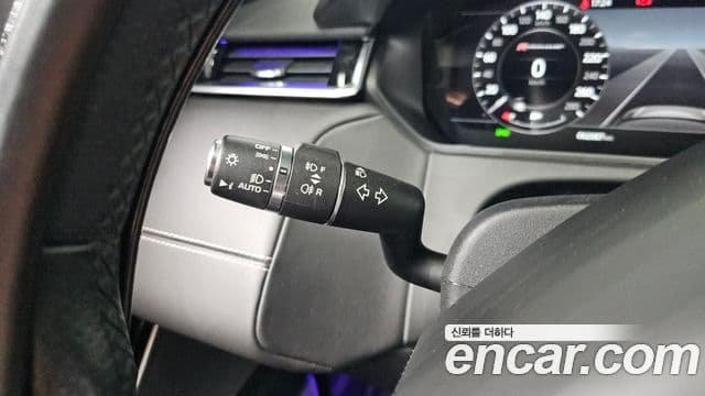 Land Rover Range Rover Velar 2018 — Фото 15/20
