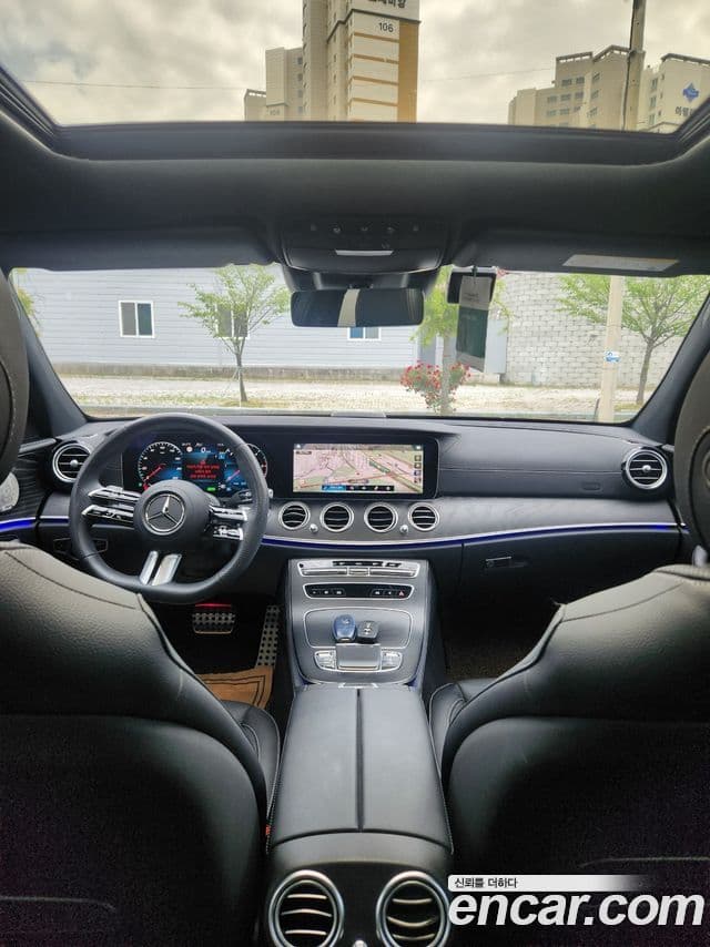 Mercedes-Benz E-Class 2023 — ფოტო 15/19