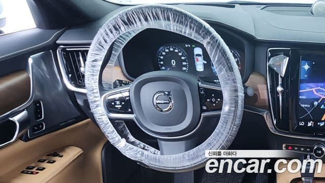 Volvo S90 2018 — Şəkil 13/20