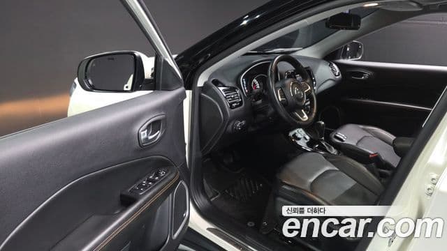 Jeep Compass 2019 — Şəkil 17/20