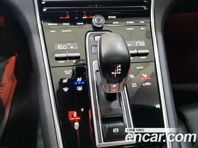 Porsche Panamera 2022 — ფოტო 16/20