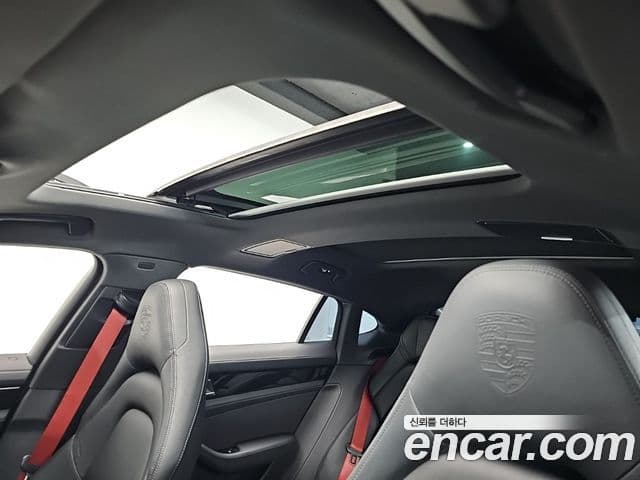 Porsche Panamera 2022 — ფოტო 17/20