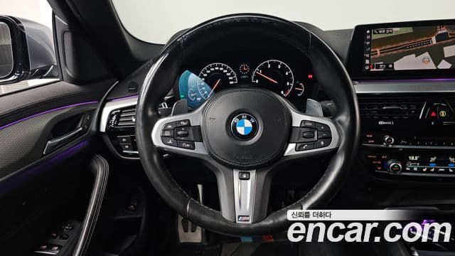BMW 5 Series 2019 — ფოტო 13/20