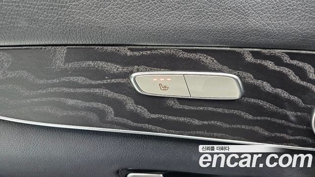 Mercedes-Benz GLC-Class 2019 — ფოტო 18/20