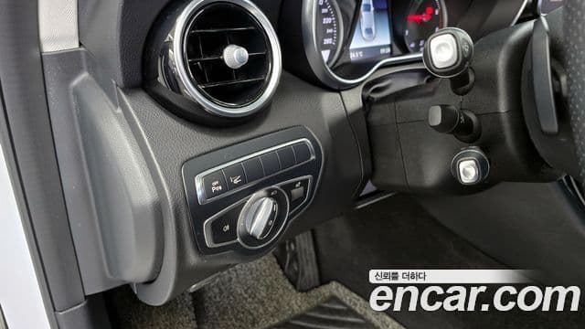 Mercedes-Benz C-Class 2018 — ფოტო 16/20