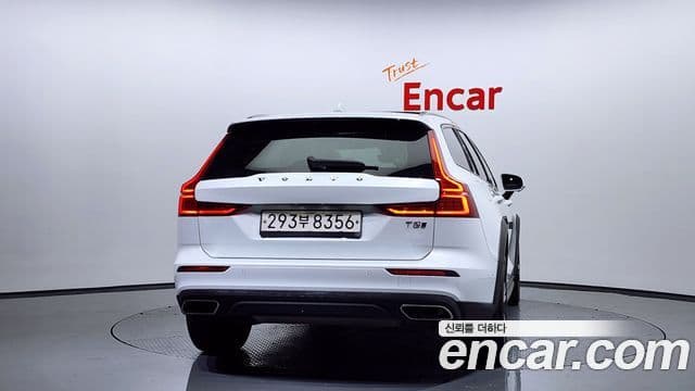Volvo V60 Cross Country 2020 — фото 3 из 20