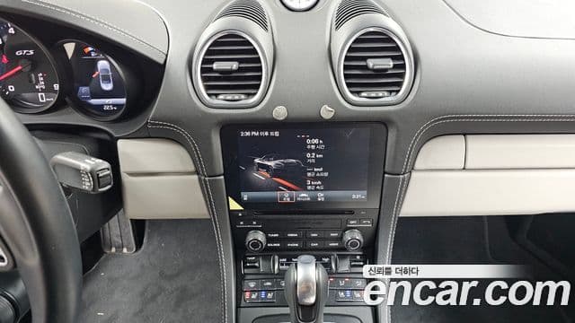 Porsche 718 Boxster 2021 — фото 17 из 20