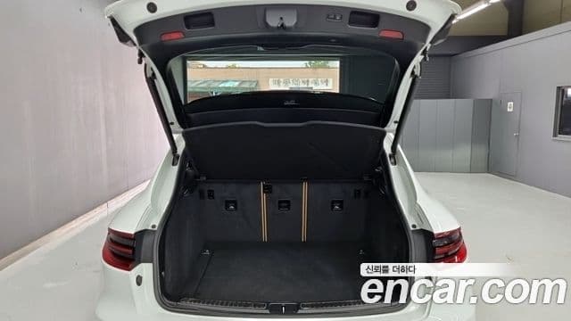 Porsche Macan 2018 — ფოტო 17/18