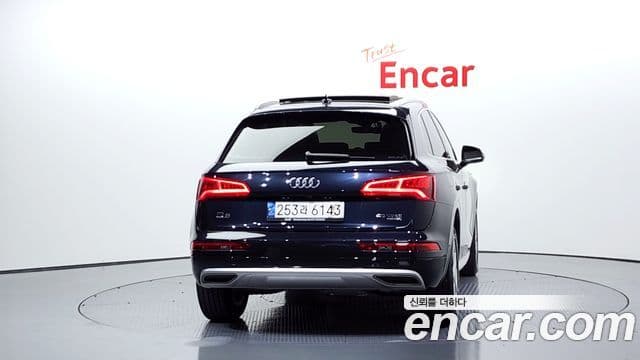 Audi Q5 2020 — ფოტო 4/20