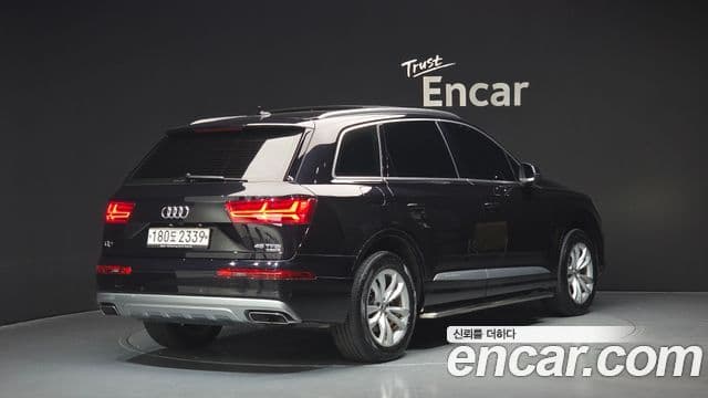 Audi Q7 2019 — фото 2 из 20