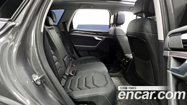Volkswagen Touareg 2023 — ფოტო 12/20