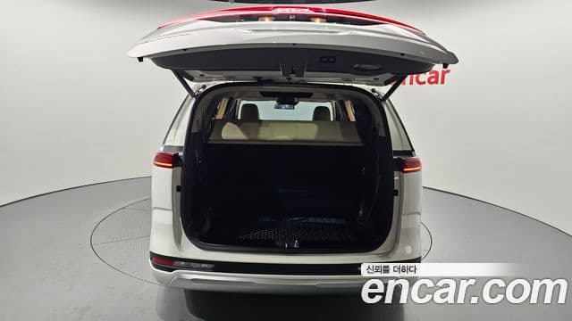 Kia Carnival 2023 — фото 20 из 20