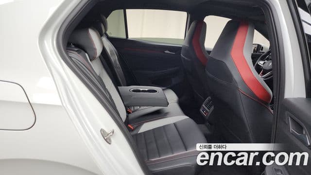 Volkswagen Golf 2023 — ფოტო 11/20