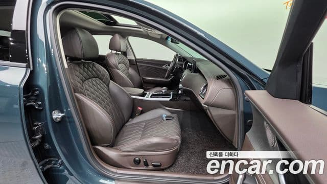 Kia Stinger 2022 — фото 10 из 20