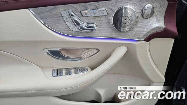 Mercedes-Benz E-Class 2021 — фото 17 из 20