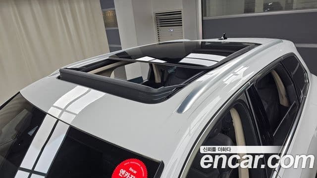 Volkswagen Touareg 2022 — ფოტო 19/20
