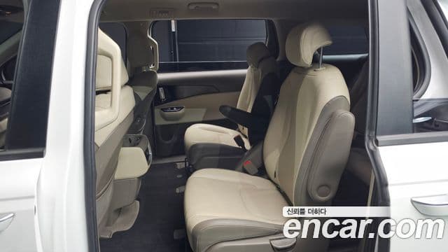 Kia Carnival 2021 — Фото 12/20
